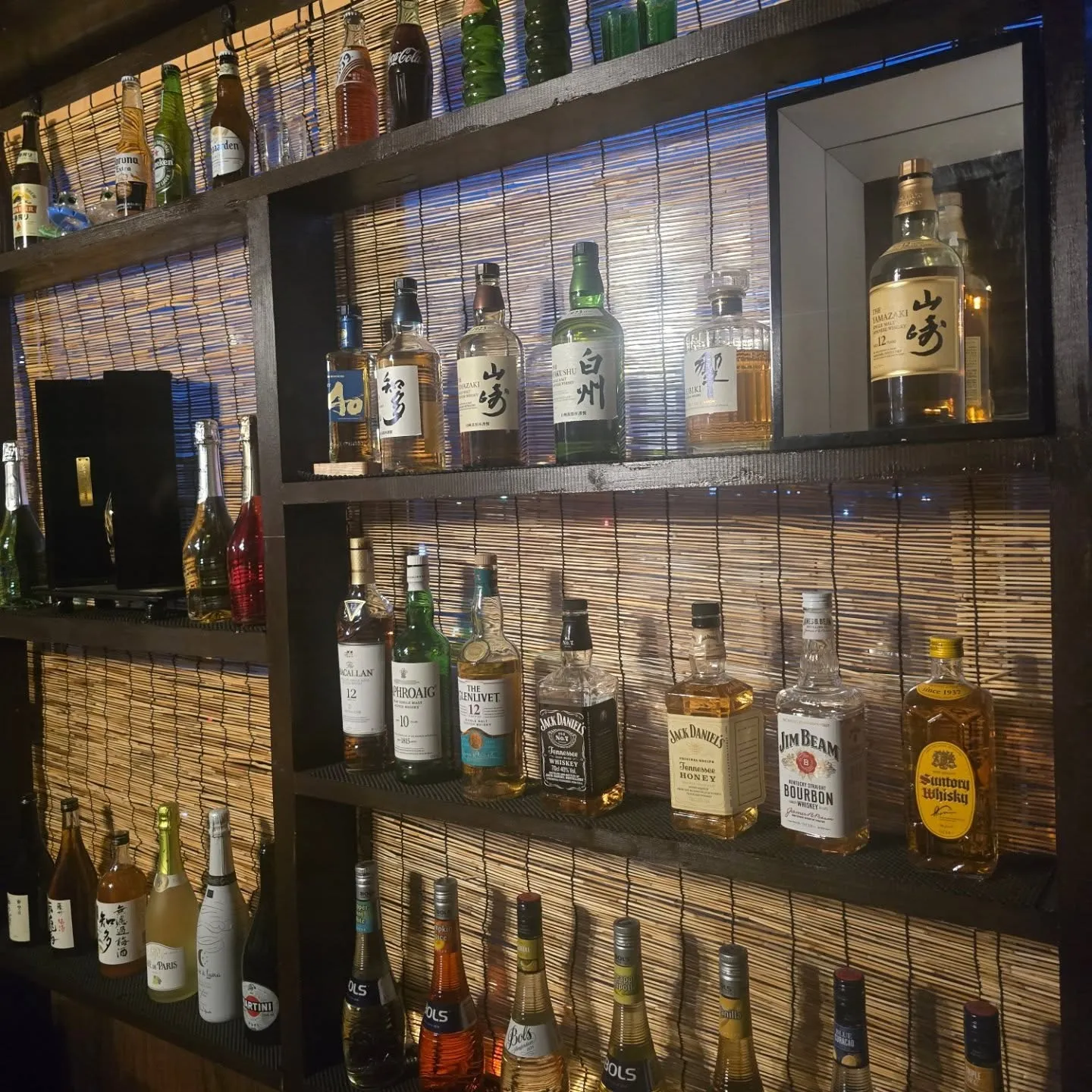 🌃✨夜景が美しい中、気軽にヒトカラを楽しめるカラオケバーがこ...